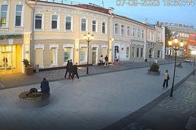 Подростки на Урицкого. Фото пресс-службы администрации Иркутска