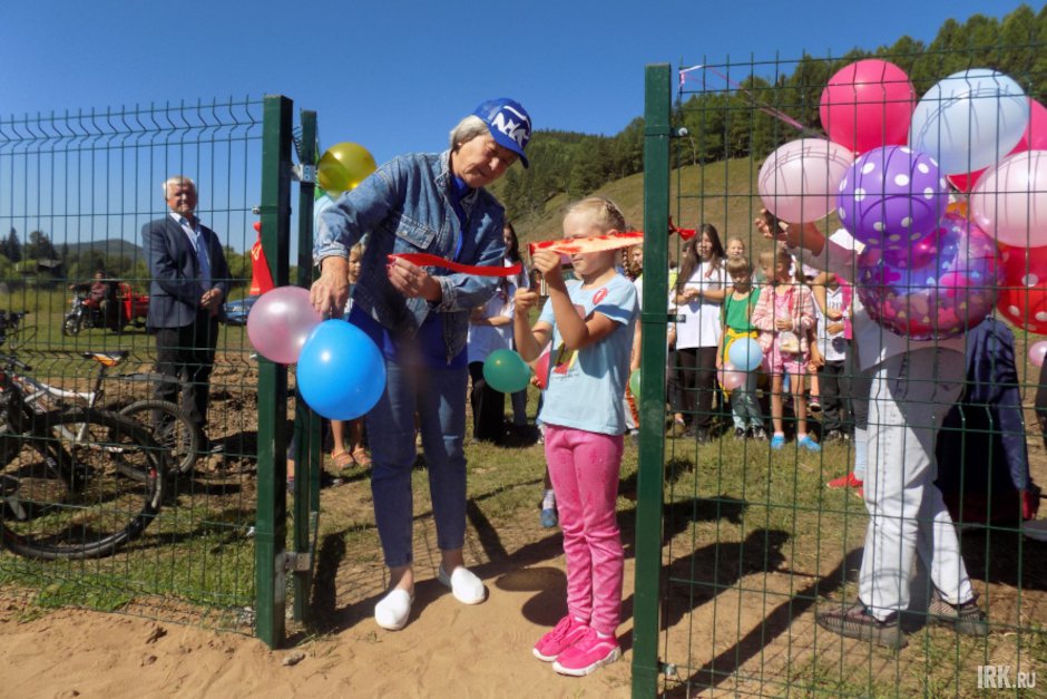 Детская площадка в поселке Большое Голоустное