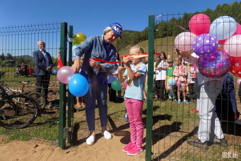 Детская площадка в поселке Большое Голоустное