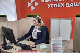 Специалист центра занятости. Фото пресс-службы правительства Иркутской области