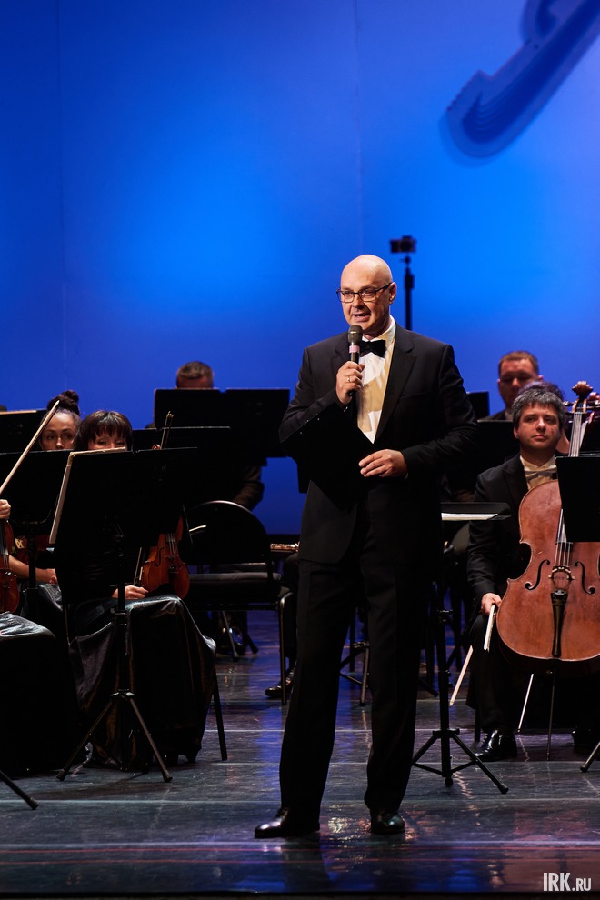 Юлиан Макаров, ведущий концерта