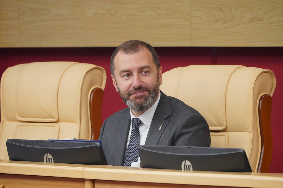 Александр Ведерников