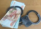 Деньги и наручники. Фото пресс-службы ГУ МВД России по Иркутской области
