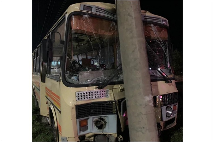 Автобус ПАЗ после ДТП в Нижнеудинске. Фото пресс-службы ГУ МВД России по Иркутской области