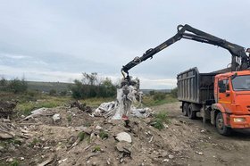 Уборка мусора. Фото пресс-службы администрации Иркутска