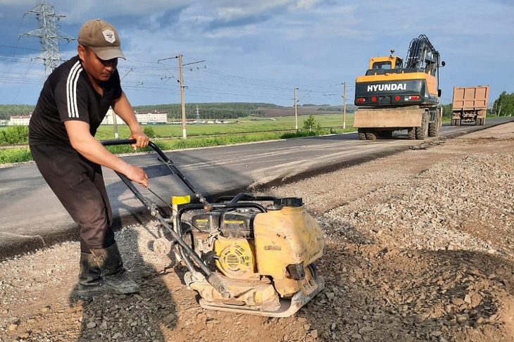 Ремонт дороги. Фото пресс-службы правительства региона