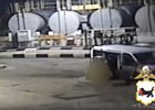 Фигуранты сливают бензин на АЗС. Скриншот видео ГУ МВД России по Иркутской области