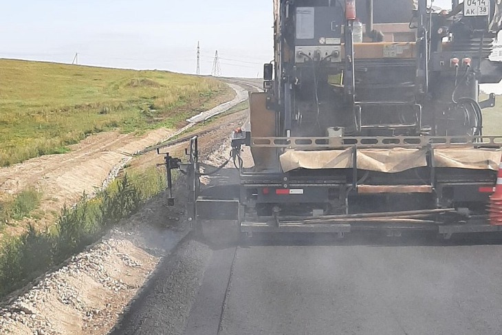Ремонт дороги. Фото пресс-службы правительства региона