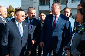 Игорь Кобзев на международном симпозиуме. Фото из официального телеграм-канала губернатора Иркутской области