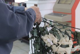 Изготовление маскировочных сетей в волонтёрском центре «Молчановки»