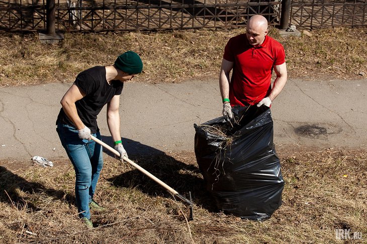 Иркутяне на субботнике. Фото IRK.ru