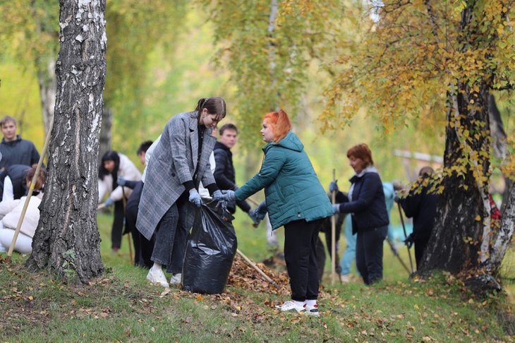 Субботник. Фото пресс-службы администрации Иркутска