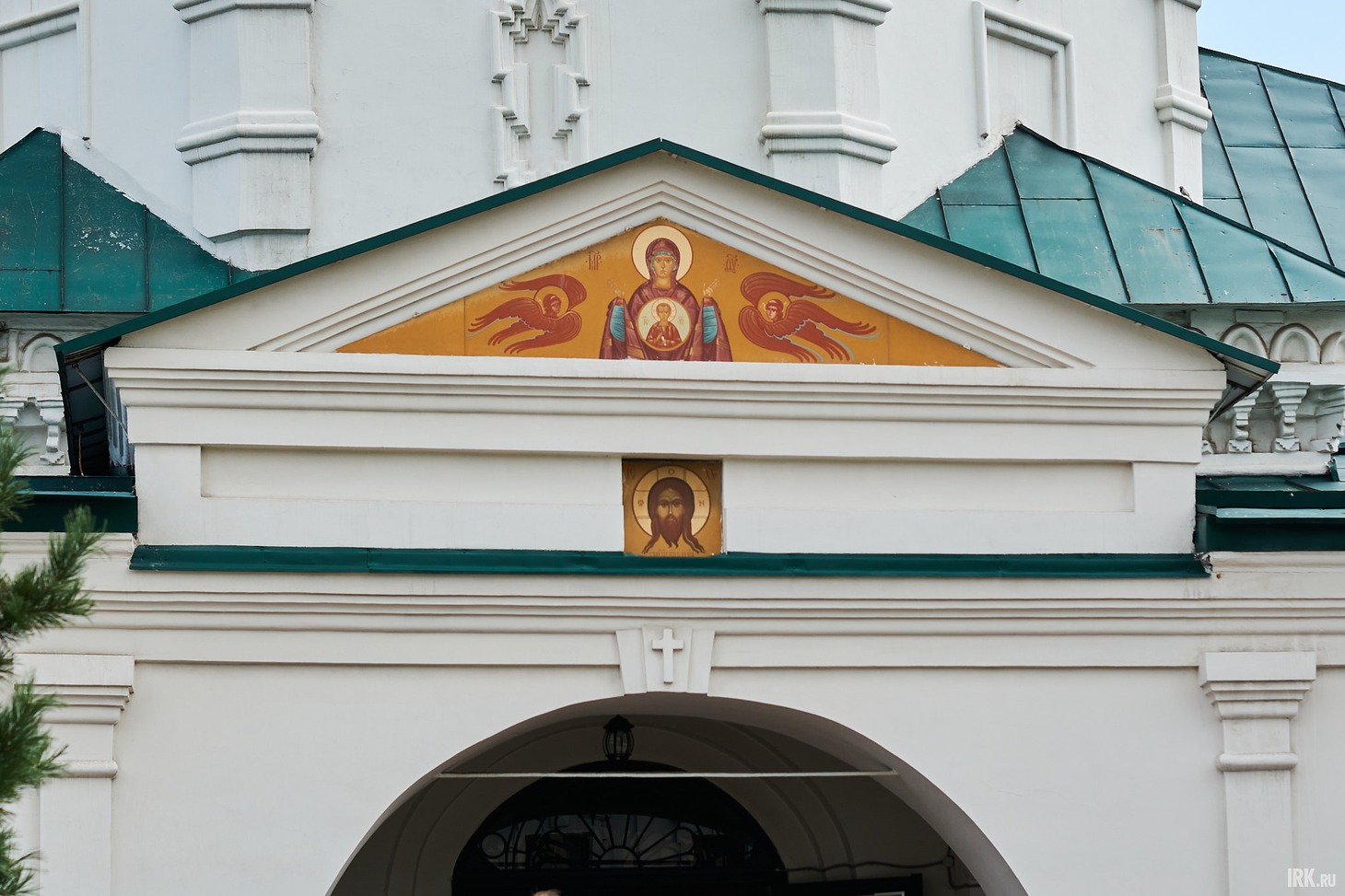 Знаменский храм возвели в конце 17 века в одно время с монастырем