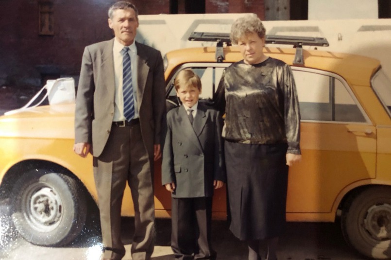Андрей с бабушкой и дедушкой
