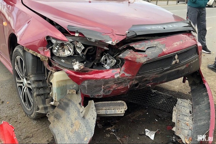 Автомобиль после аварии. Фото пресс-службы Госавтоинспекции Иркутска