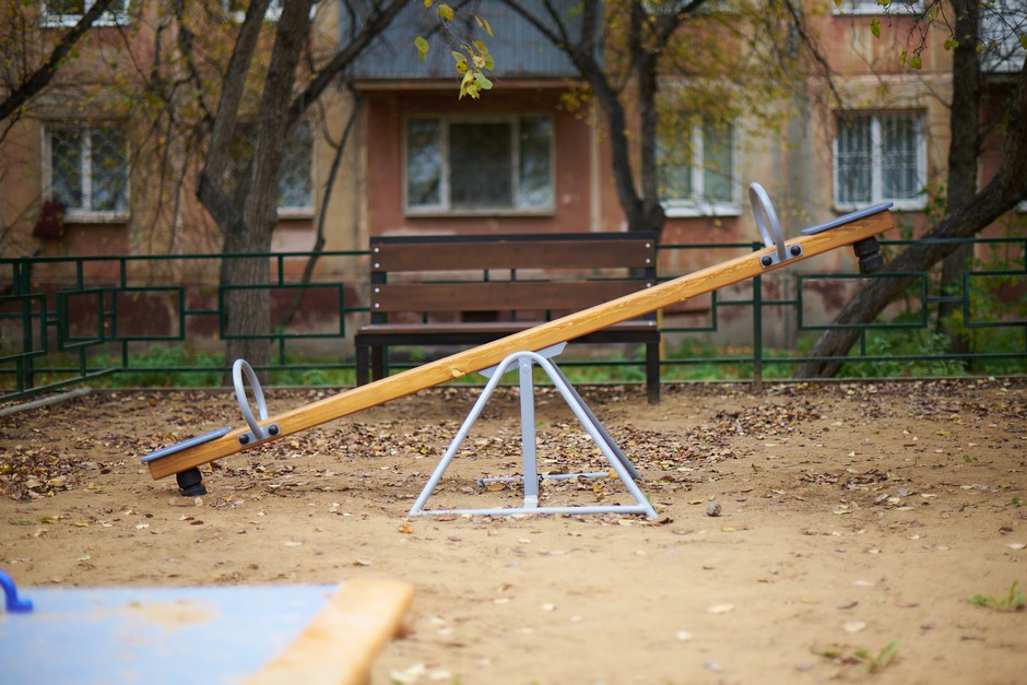 Свердловский округ. Двор по адресу: ул. Лермонтова, 289