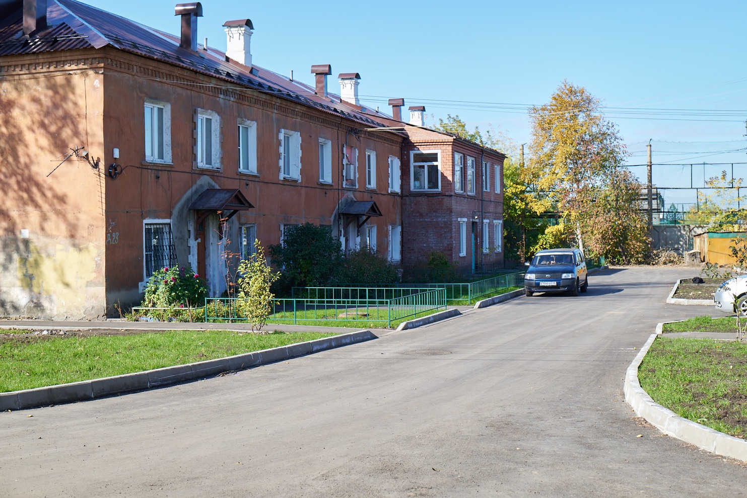 Ленинский округ. Иркутск-2, ул. Просвещения, 23, 25