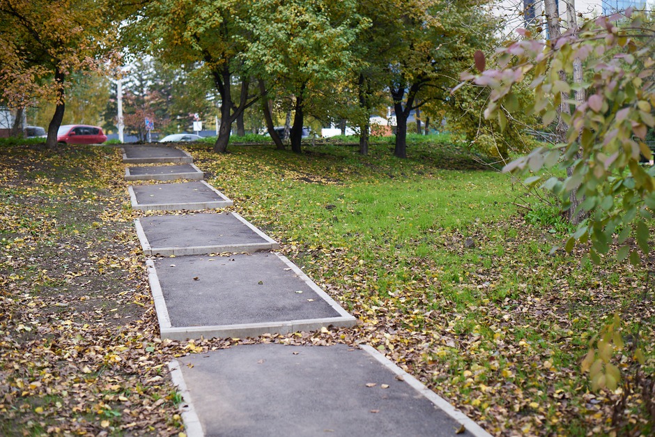 Свердловский округ. Двор по адресу: ул. Лермонтова, 261 Б