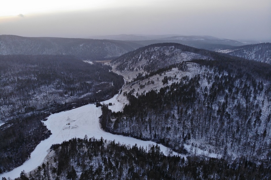 Неподалеку течет река Бугульдейка
