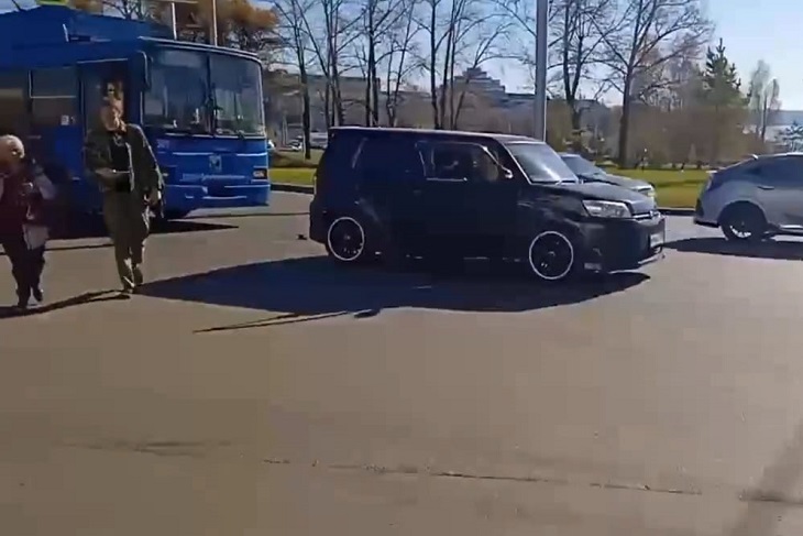 ДТП с троллейбусом. Скриншот видео очевидцев