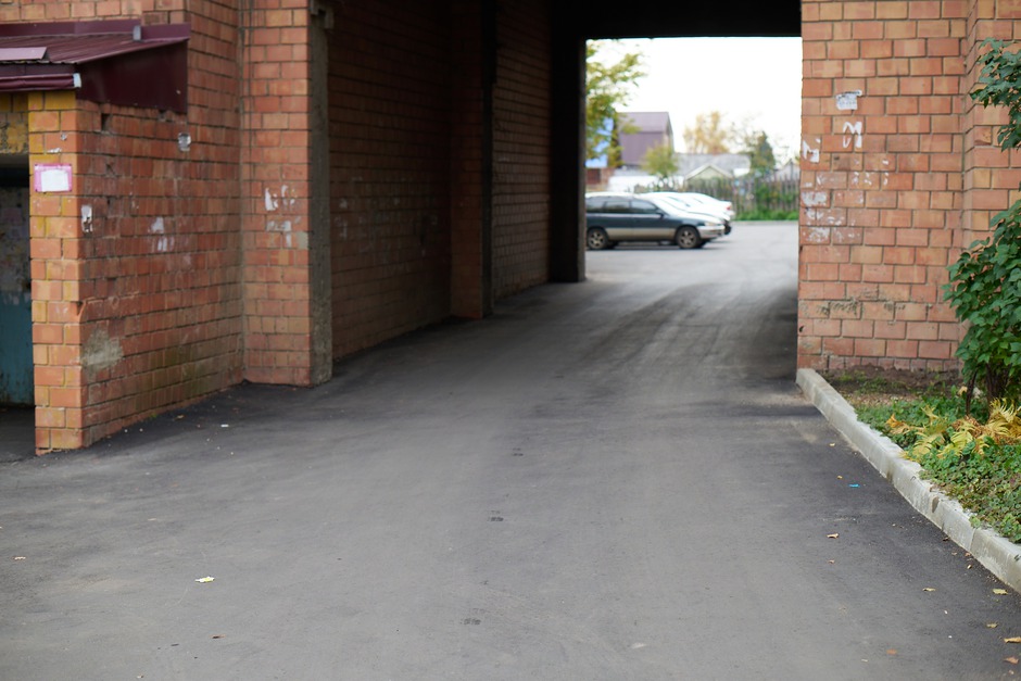 Свердловский округ. Двор по адресу: ул. 5-я Железнодорожная, 8, 10