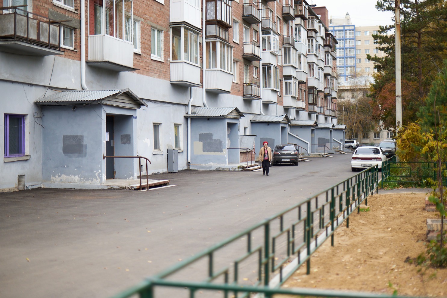 Свердловский округ. Двор по адресу: ул. Лермонтова, 289