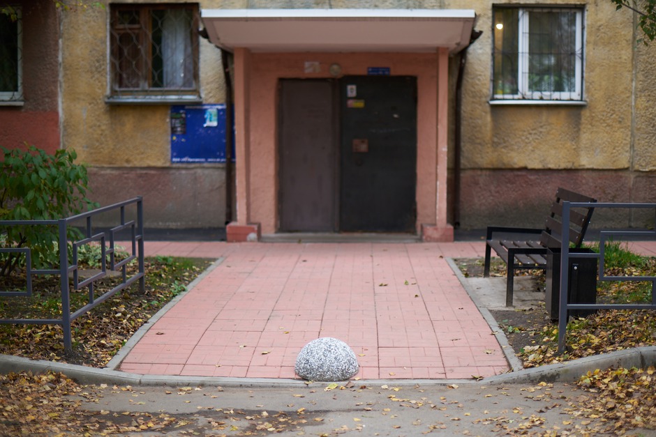 Свердловский округ. Двор по адресу: ул. Лермонтова, 261 Б