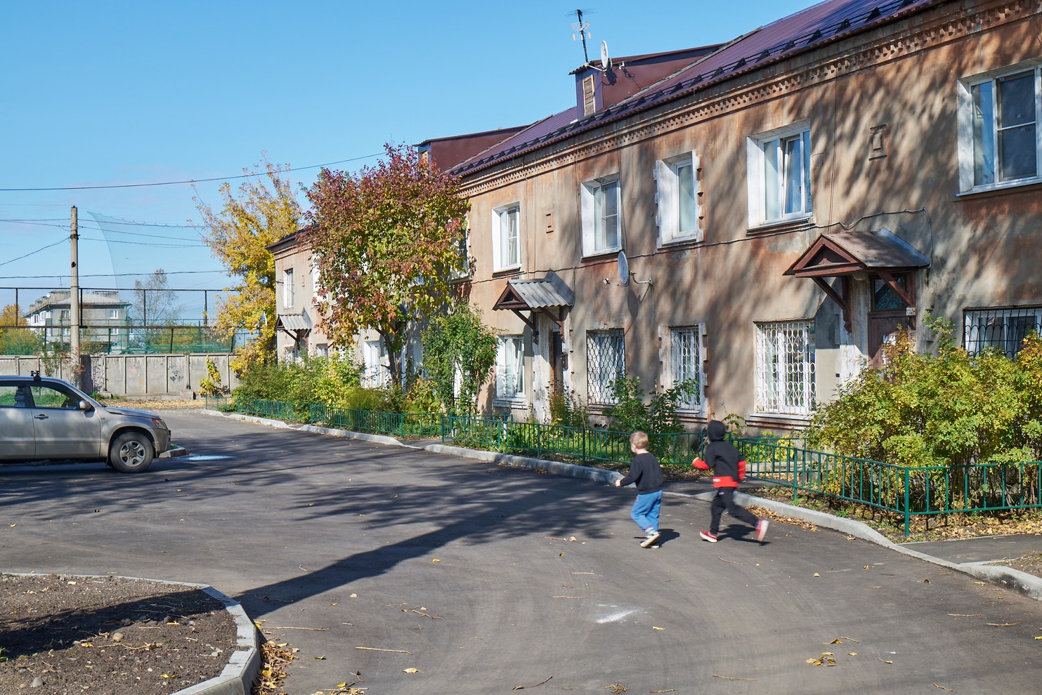 Ленинский округ. Иркутск-2, ул. Просвещения, 23, 25