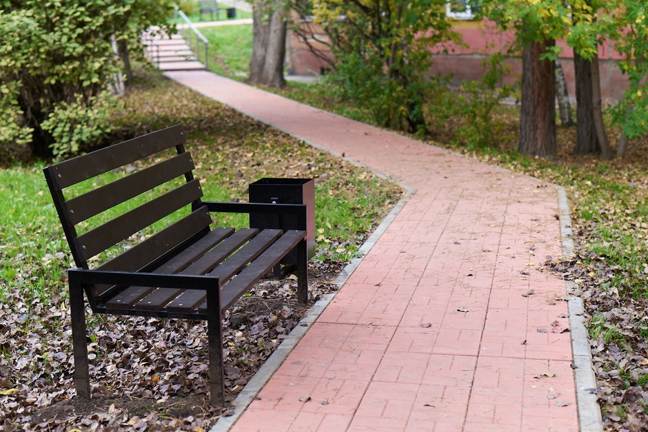 Свердловский округ. Двор по адресу: ул. Лермонтова, 261 Б