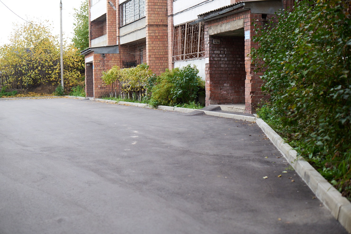 Свердловский округ. Двор по адресу: ул. 5-я Железнодорожная, 8, 10