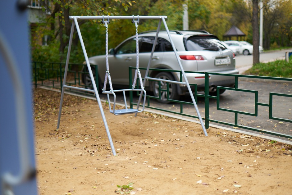 Свердловский округ. Двор по адресу: ул. Лермонтова, 289