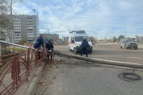На месте аварии работаю специалисты. Фото пресс-службы администрации Иркутска