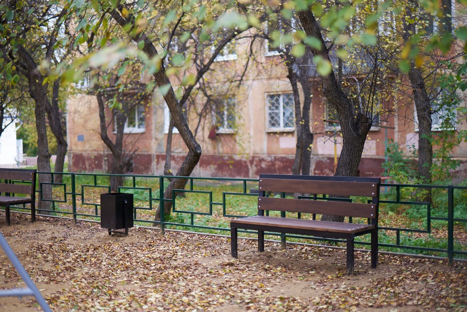 Свердловский округ. Двор по адресу: ул. Лермонтова, 289