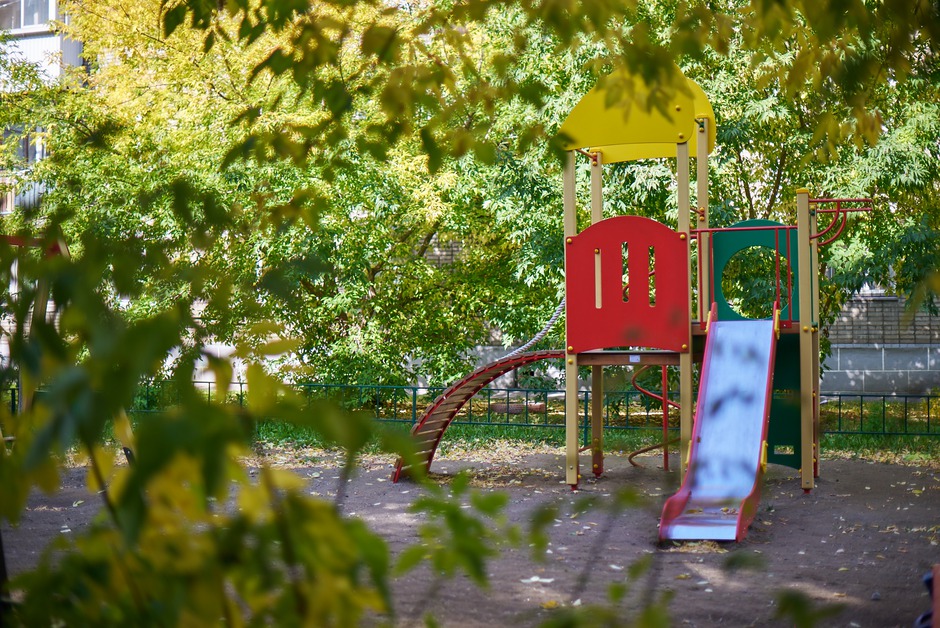 Ленинский округ. Двор по адресу: ул. Пржевальского, 32