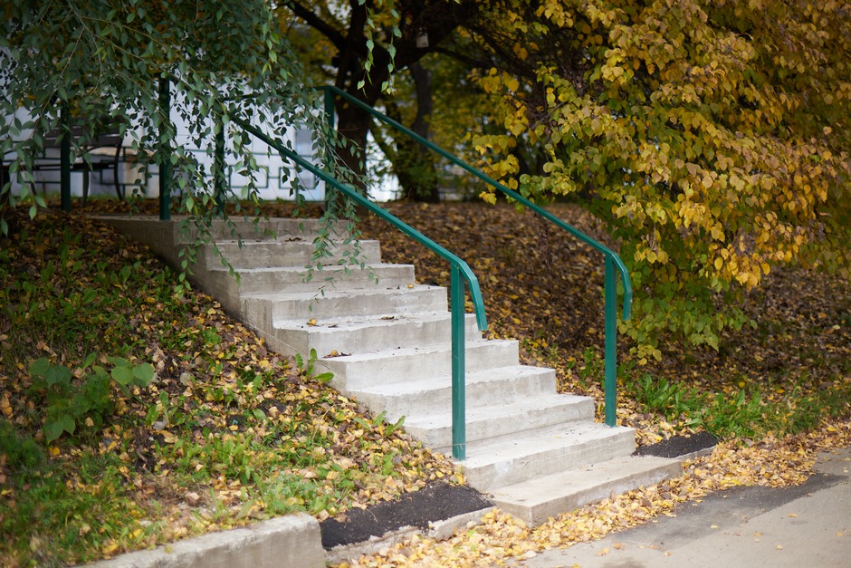 Свердловский округ. Двор по адресу: ул. Лермонтова, 289