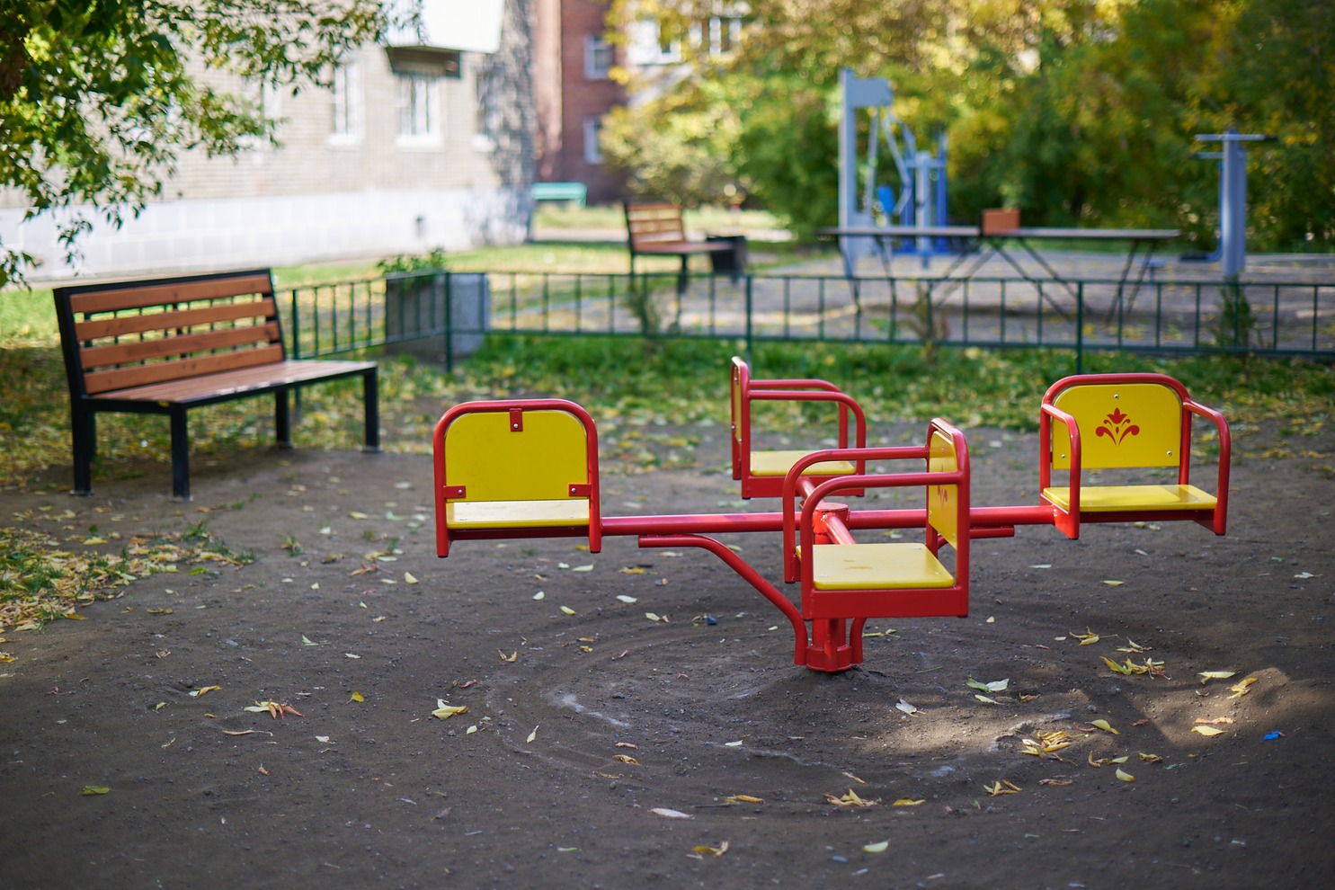 Ленинский округ. Двор по адресу: ул. Пржевальского, 32