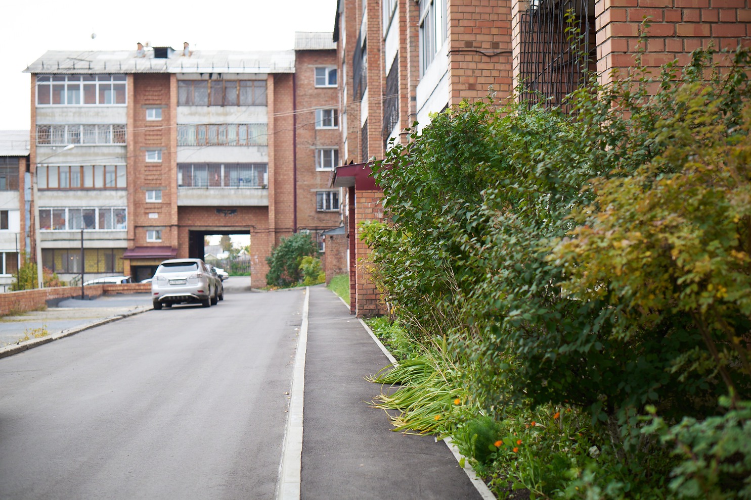 Свердловский округ. Двор по адресу: ул. 5-я Железнодорожная, 8, 10