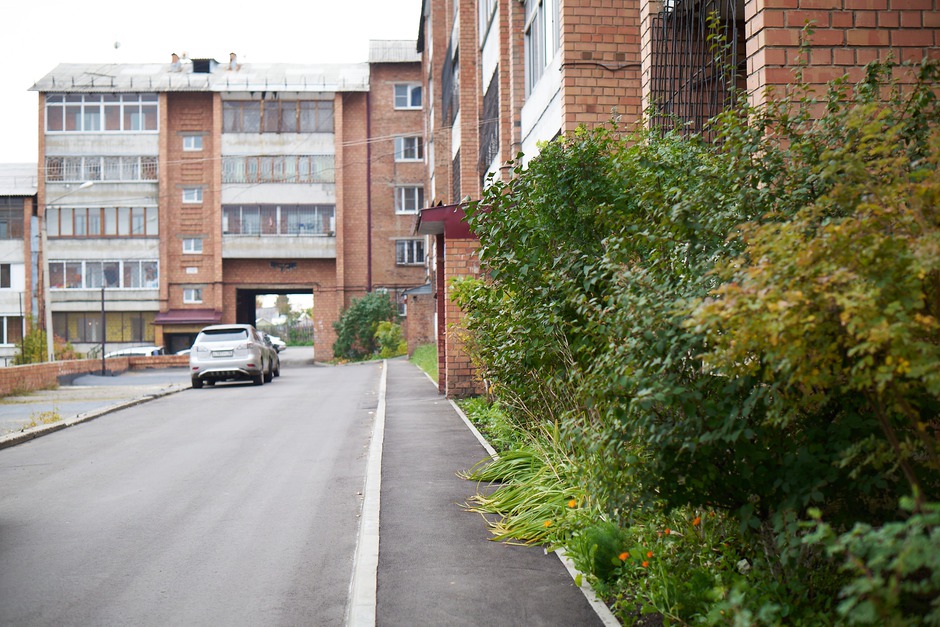 Свердловский округ. Двор по адресу: ул. 5-я Железнодорожная, 8, 10