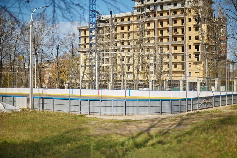 Хоккейный корт возле стадиона ИВВАИУ