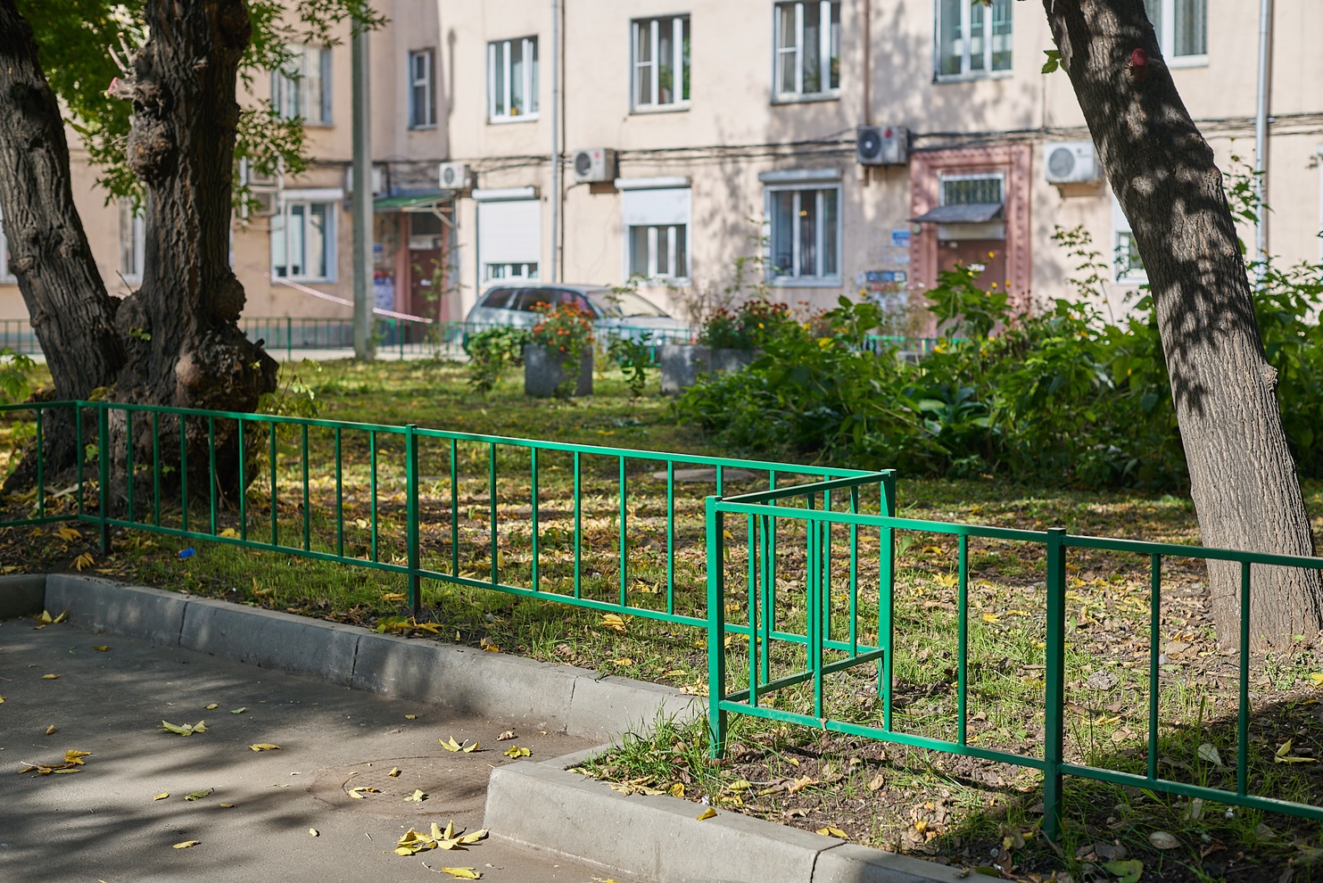 Октябрьский округ. Двор по адресу: ул. Депутатская, 1