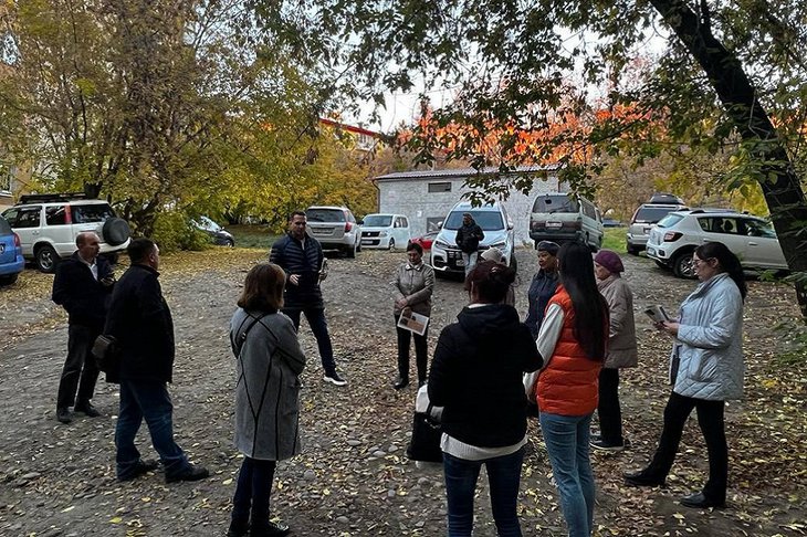 Встреча депутата с жителями. Фото пресс-службы думы Иркутска