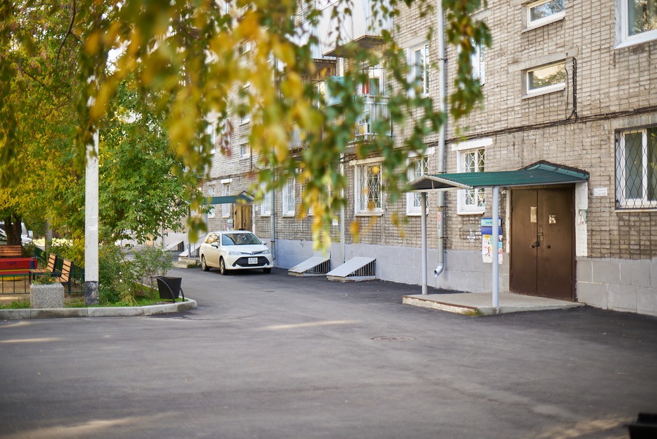 Ленинский округ. Двор по адресу: ул. Пржевальского, 32