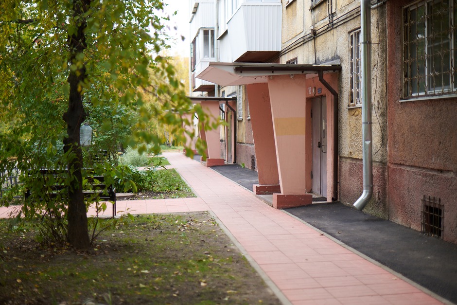 Свердловский округ. Двор по адресу: ул. Лермонтова, 261 Б