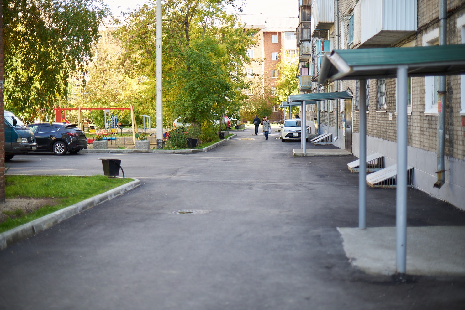 Ленинский округ. Двор по адресу: ул. Пржевальского, 32