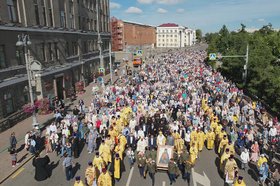 Крестный ход в честь открытия в Иркутске Дней русской духовности и культуры «Сияние России». Фото пресс-службы администрации города