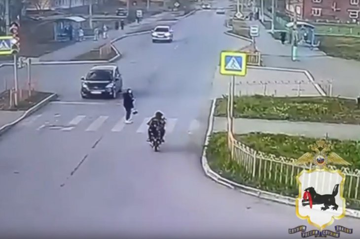 Момент ДТП в Свирске. Скриншот видео пресс-службы ГУ МВД России по Иркутской области