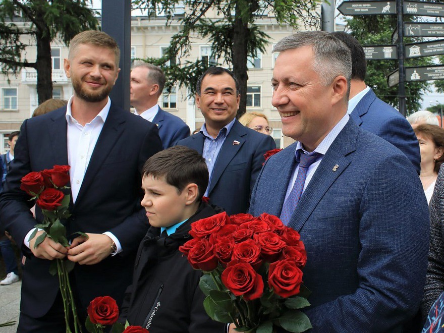 Открытие памятника авиаконструкторам Милю и Камову