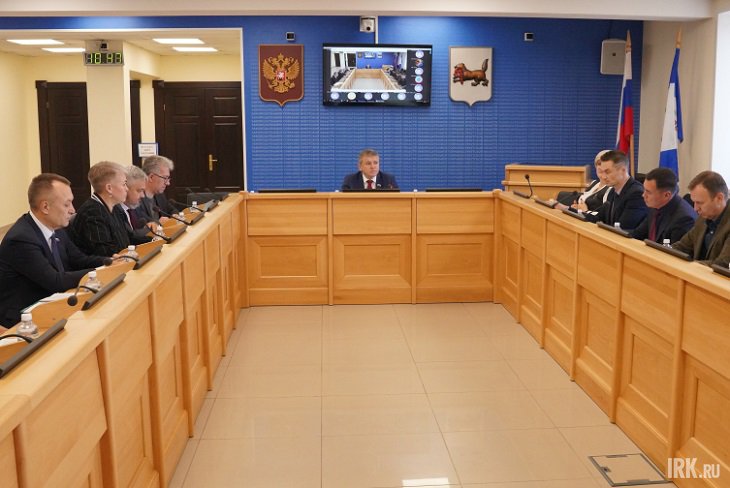 Комиссия по контрольной деятельности. Фото IRK.ru