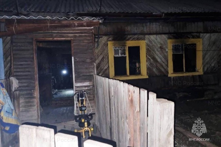 Сгоревший дом. Фото пресс-службы прокуратуры Иркутской области
