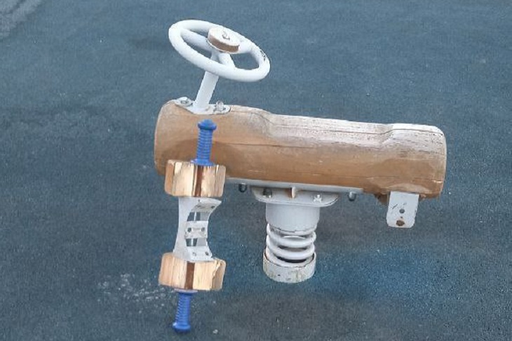 Сломанные игровые элементы. Фото пресс-службы администрации Иркутска